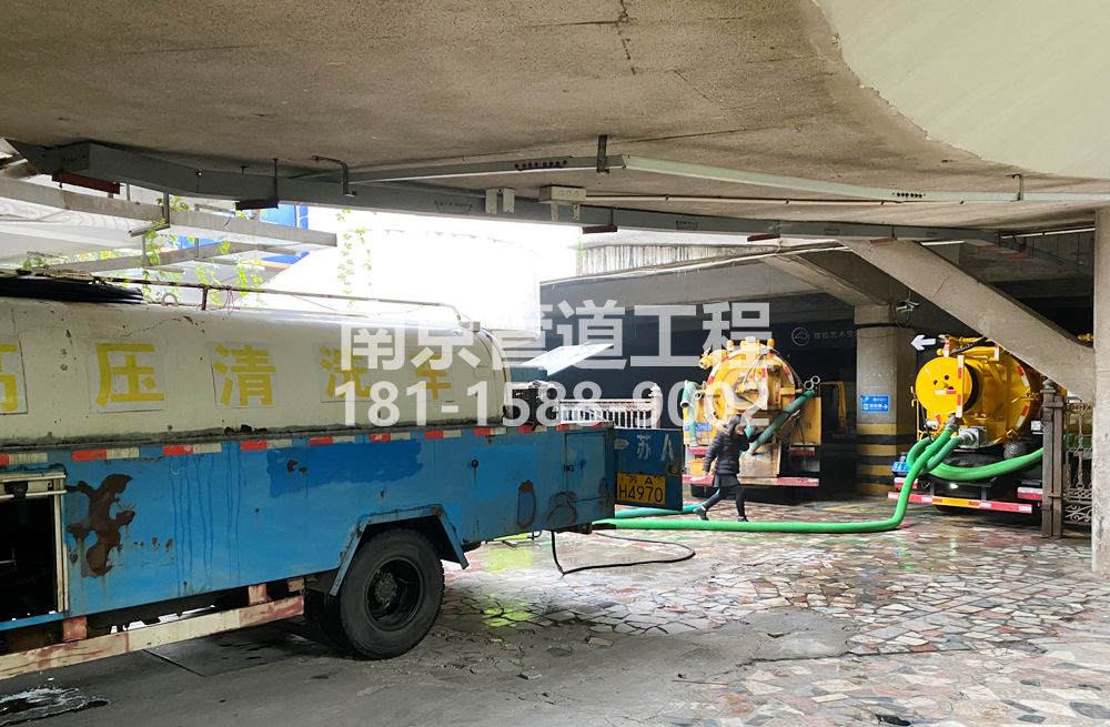 273商场地下室污水清理