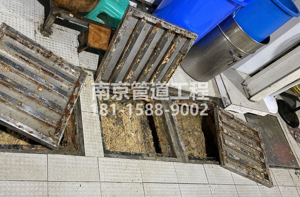 278城管中队食堂隔油池清理